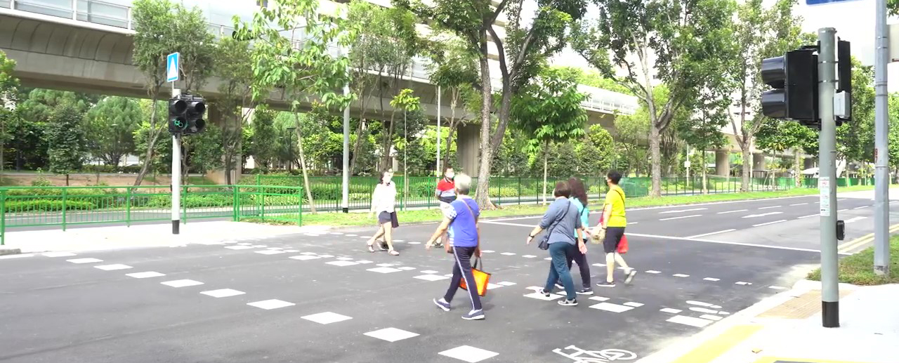 Traffic Light Crossing between Blk 210 and Yuhua CC's Banner Image
